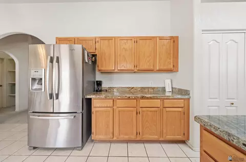 Kitchen - 13381 E 40 Dr, Yuma, AZ 85367 photo 3 of 5