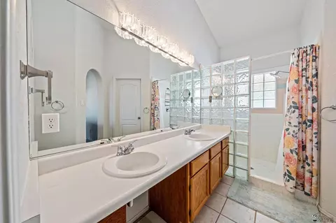 Bath - 13381 E 40 Dr, Yuma, AZ 85367 photo 3 of 4