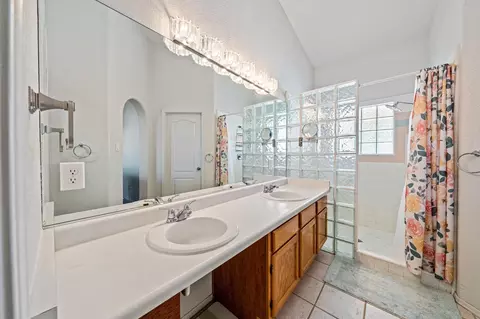 Bath - 13381 E 40 Dr, Yuma, AZ 85367 photo 3 of 4