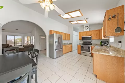 Kitchen - 13381 E 40 Dr, Yuma, AZ 85367 photo 2 of 5