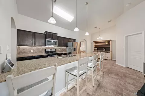 Kitchen - 11514 E 35 Pl, Yuma, AZ 85367 photo 4 of 5