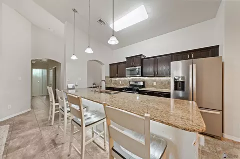 Kitchen - 11514 E 35 Pl, Yuma, AZ 85367 photo 3 of 5
