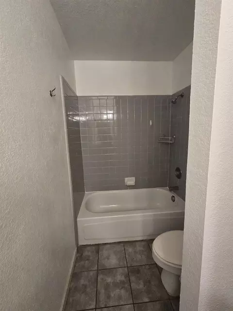 Bath - 651 E 24 St # 11, Yuma, AZ 85365 photo 2 of 4