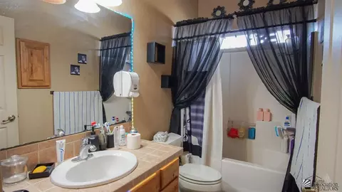 Bath - 14646 E 49 Dr, Yuma, AZ 85367 photo 1 of 4