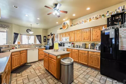 Kitchen - 14646 E 49 Dr, Yuma, AZ 85367 photo 1 of 3