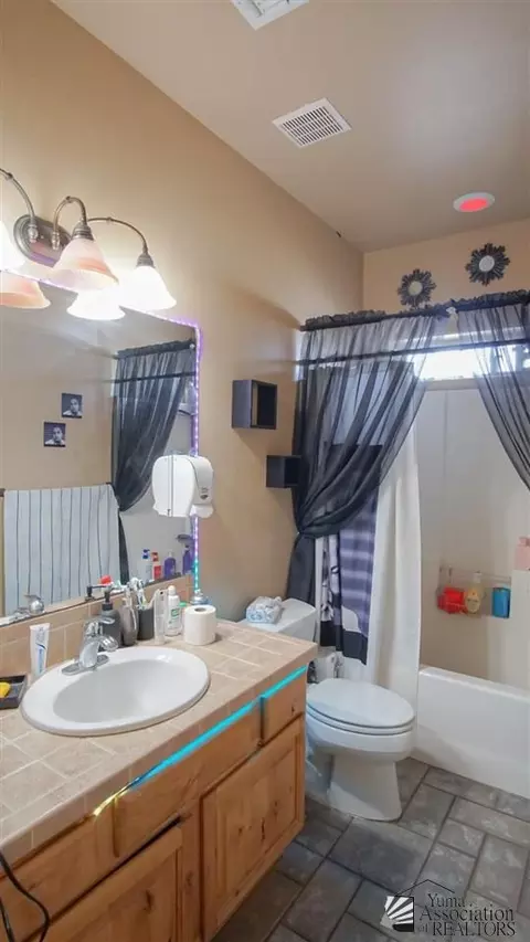 Bath - 14646 E 49 Dr, Yuma, AZ 85367 photo 2 of 4