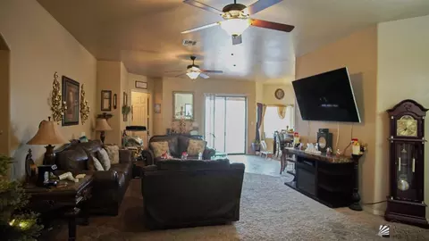 Living - 14646 E 49 Dr, Yuma, AZ 85367 photo 1 of 3
