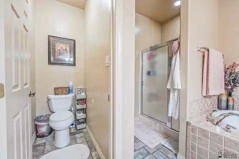 Bath - 14646 E 49 Dr, Yuma, AZ 85367 photo 2 of 3