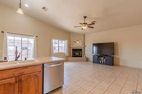Living - 10112 E 36 St, Yuma, AZ 85365 photo 2 of 3