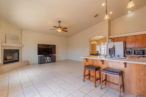 Living - 10112 E 36 St, Yuma, AZ 85365 photo 3 of 3