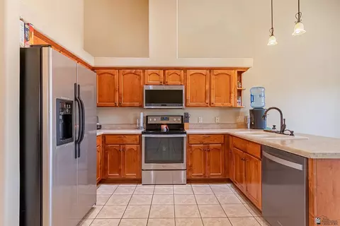 Kitchen - 10112 E 36 St, Yuma, AZ 85365 photo 2 of 2