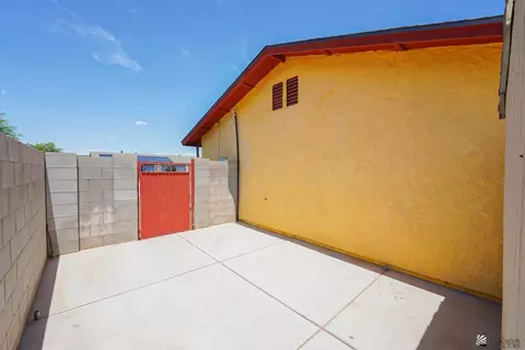 Exterior - 8559 E 38 Ln, Yuma, AZ 85365 photo 8 of 9