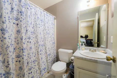 Bath - 8559 E 38 Ln, Yuma, AZ 85365 photo 2 of 2