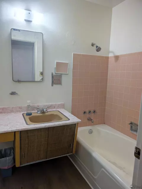 Bath - 254 E Mesquite, Yuma, AZ 85364 photo 2 of 4