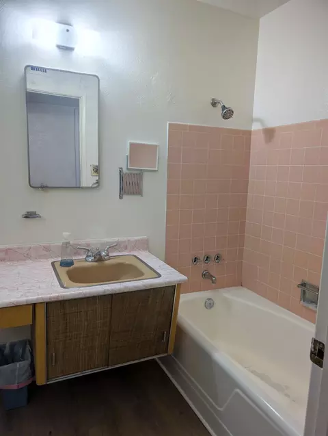 Bath - 254 E Mesquite, Yuma, AZ 85364 photo 2 of 4