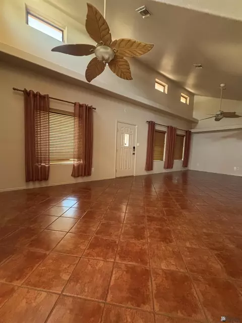 Living - 13870 E 49 Ln, Yuma, AZ 85367 photo 1 of 2