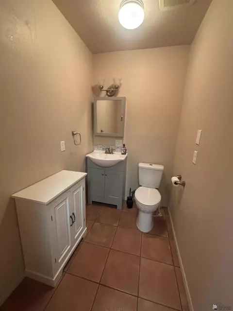 Bath - 13870 E 49 Ln, Yuma, AZ 85367 photo 3 of 4