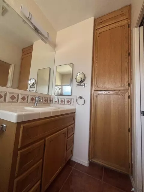 Bath - 13870 E 49 Ln, Yuma, AZ 85367 photo 2 of 4
