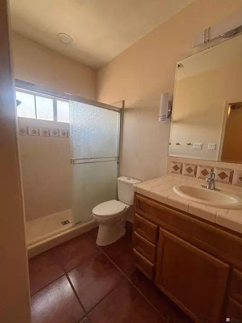 Bath - 13870 E 49 Ln, Yuma, AZ 85367 photo 1 of 4
