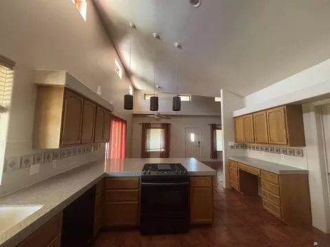 Kitchen - 13870 E 49 Ln, Yuma, AZ 85367 photo 3 of 6