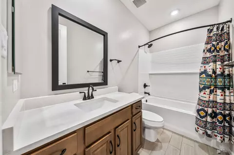 Bath - 7631 E 35 Pl, Yuma, AZ 85367 photo 4 of 4