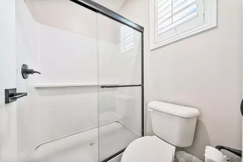 Bath - 7631 E 35 Pl, Yuma, AZ 85367 photo 3 of 4