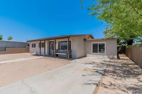 Exterior - 910 E 25 Pl, Yuma, AZ 85365 photo 9 of 10