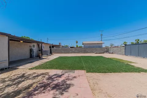 Exterior - 910 E 25 Pl, Yuma, AZ 85365 photo 5 of 10