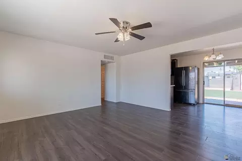 Living - 910 E 25 Pl, Yuma, AZ 85365 photo 3 of 4