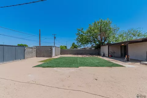 Exterior - 910 E 25 Pl, Yuma, AZ 85365 photo 7 of 10