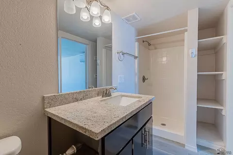 Bath - 910 E 25 Pl, Yuma, AZ 85365 photo 1 of 3