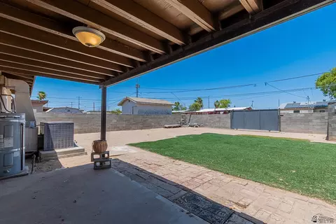 Exterior - 910 E 25 Pl, Yuma, AZ 85365 photo 2 of 10