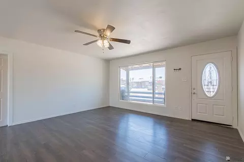Living - 910 E 25 Pl, Yuma, AZ 85365 photo 2 of 4
