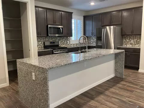 Kitchen - 14814 E 41 St, Yuma, AZ 85367 photo 2 of 3