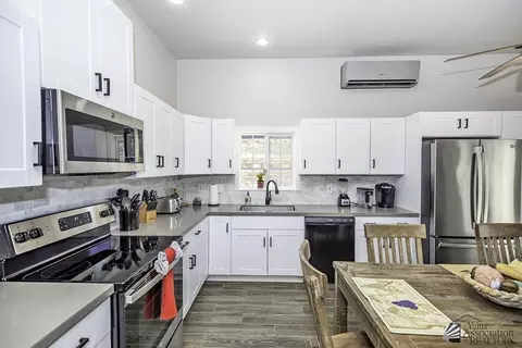 Kitchen - 13283 E 54 Dr, Yuma, AZ 85367 photo 4 of 4