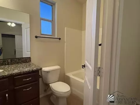 Bath - 7922 E 36 Pl, Yuma, AZ 85365 photo 5 of 6