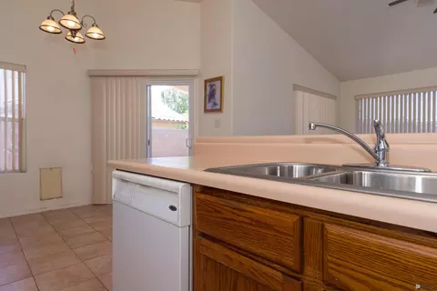Kitchen - 11145 E 26 Ln, Yuma, AZ 85367 photo 3 of 6