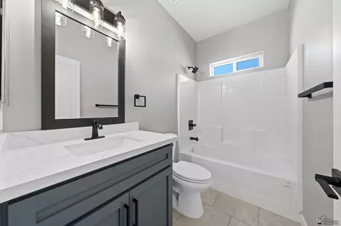 Bath - 7822 E 35 Pl, Yuma, AZ 85365 photo 1 of 3
