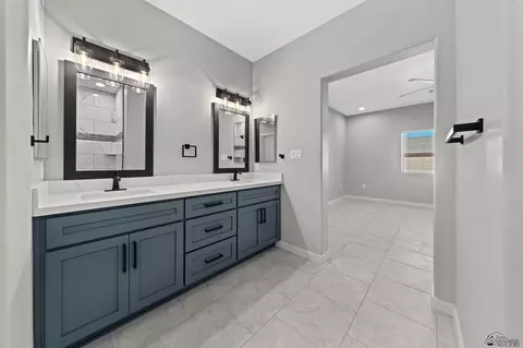 Bath - 7822 E 35 Pl, Yuma, AZ 85365 photo 2 of 3