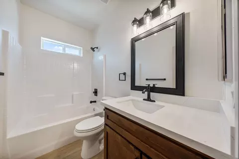Bath - 7822 E 35 Pl, Yuma, AZ 85365 photo 1 of 4
