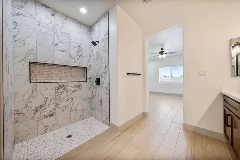 Bath - 7822 E 35 Pl, Yuma, AZ 85365 photo 3 of 4
