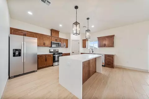 Kitchen - 7822 E 35 Pl, Yuma, AZ 85365 photo 4 of 5