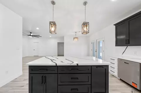 Kitchen - 7968 E 35 Pl, Yuma, AZ 85365 photo 4 of 6