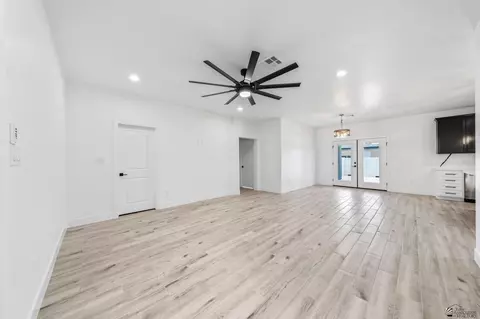 Living - 7968 E 35 Pl, Yuma, AZ 85365 photo 3 of 3