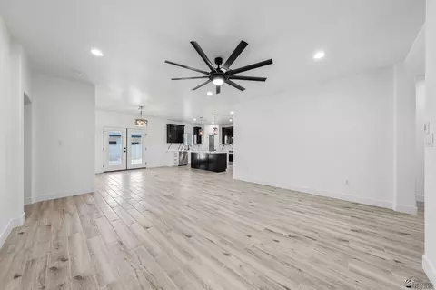 Living - 7968 E 35 Pl, Yuma, AZ 85365 photo 2 of 3