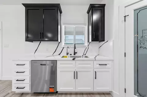 Kitchen - 7968 E 35 Pl, Yuma, AZ 85365 photo 3 of 6