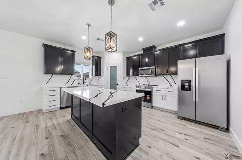 Kitchen - 7968 E 35 Pl, Yuma, AZ 85365 photo 5 of 6