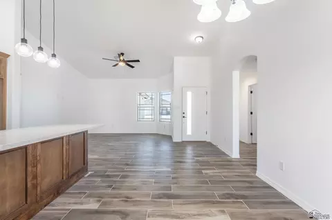 Living - 10744 E 45 Ln, Yuma, AZ 85367 photo 2 of 4