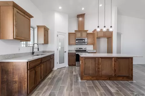 Kitchen - 10744 E 45 Ln, Yuma, AZ 85367 photo 2 of 3