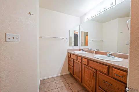 Bath - 11605 E 26 Ln, Yuma, AZ 85367 photo 1 of 3